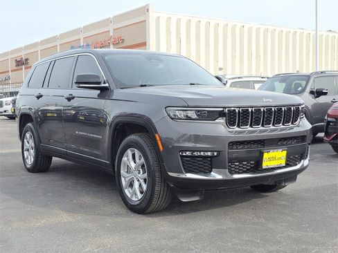 Used 2023 Jeep Grand Cherokee L Limited image 3