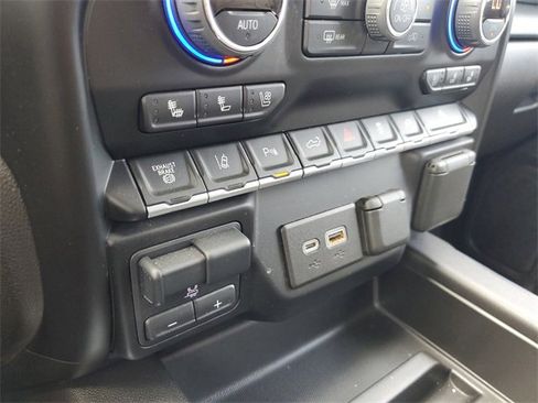 Certified 2022 Chevrolet Silverado 2500 LTZ w/ LTZ Texas Edition image 29