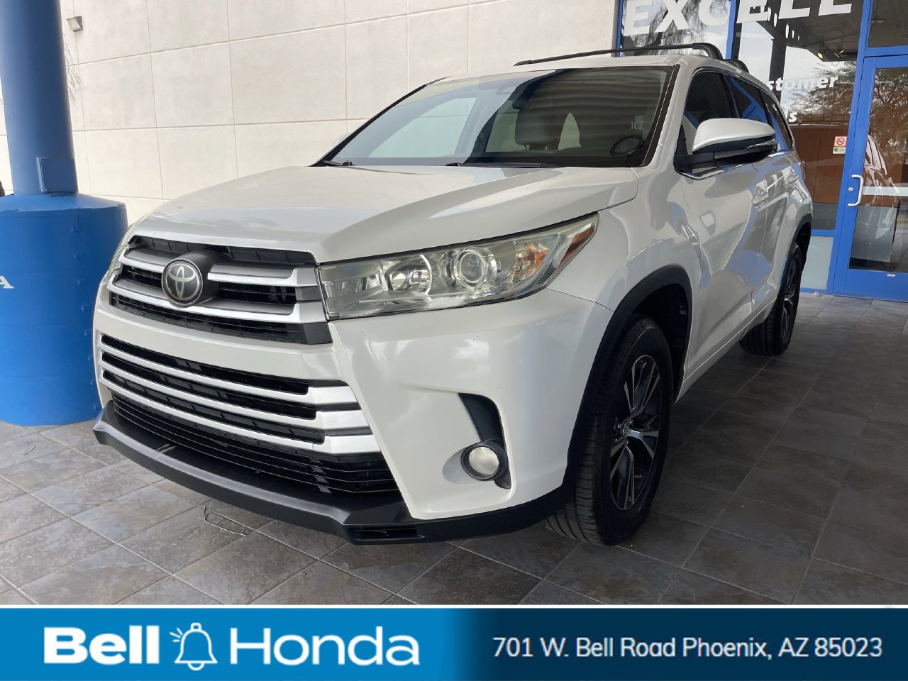 Used 2017 Toyota Highlander Plus w/ Carpet Mat Package FWD image 1