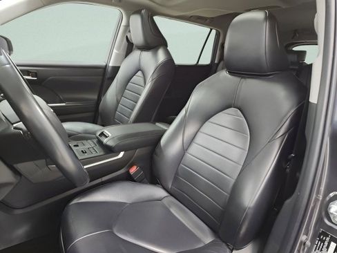 Used 2022 Toyota Highlander XLE image 24