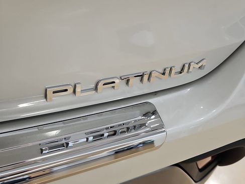 New 2026 Toyota Highlander Platinum AWD/4WD image 5