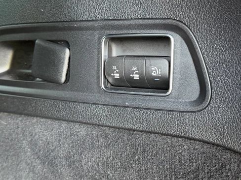 Used 2025 Mercedes-Benz GLS 450 4MATIC image 40