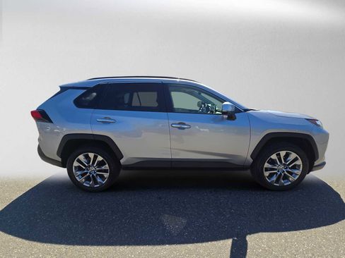Used 2022 Toyota RAV4 Limited AWD/4WD image 8