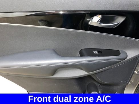 Used 2016 Kia Sorento SX image 9