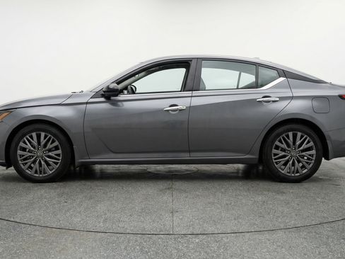 Used 2025 Nissan Altima 2.5 SV image 5