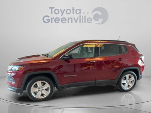 Used 2022 Jeep Compass Latitude FWD image 2