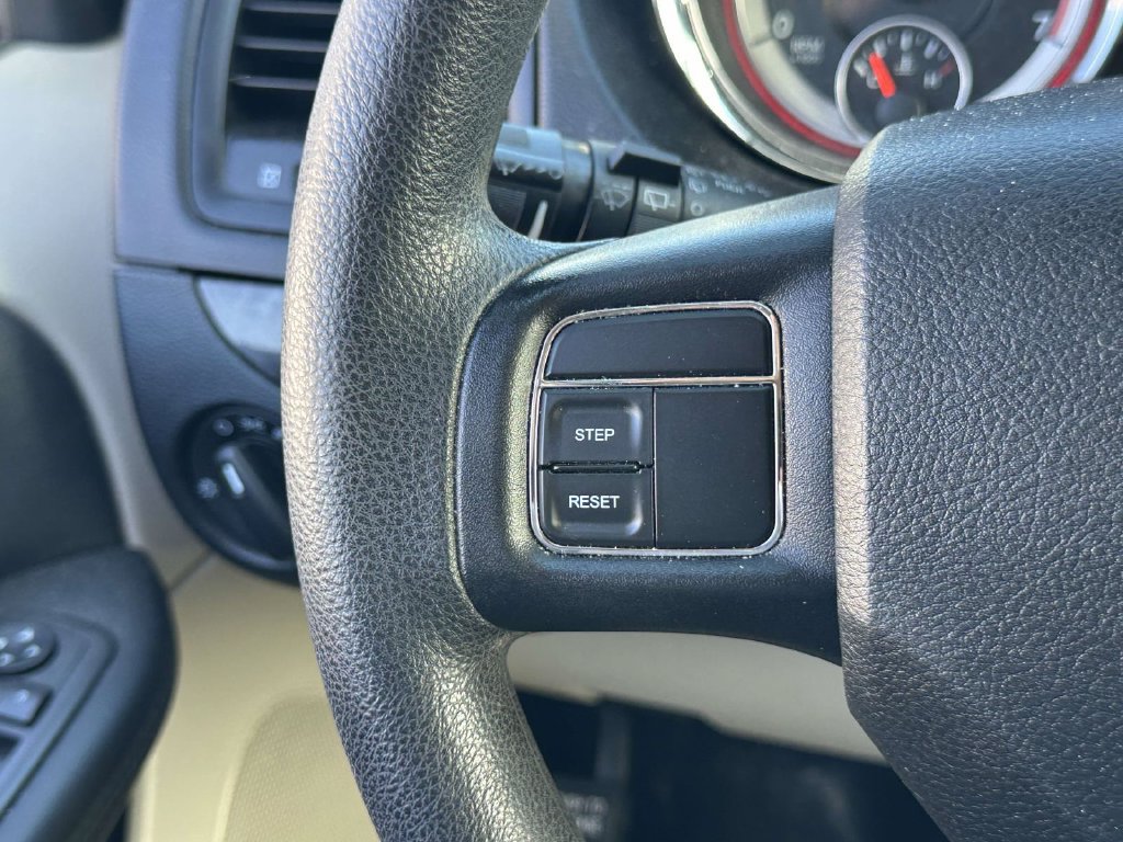 Used 2015 Dodge Grand Caravan American Value Package FWD image 21
