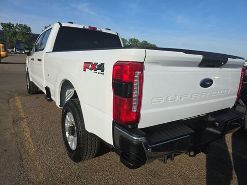 Used 2023 Ford F350 Lariat AWD/4WD image 2