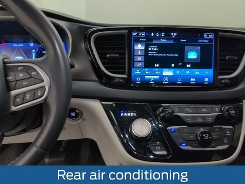Used 2022 Chrysler Pacifica Touring-L FWD image 19