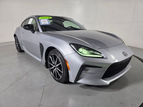 Used 2024 Toyota GR86 RWD image 7