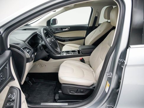 Used 2022 Ford Edge Titanium image 23