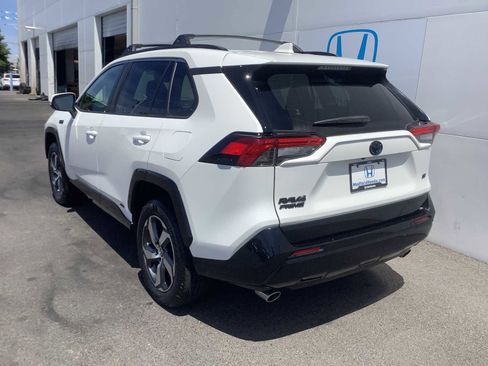 Used 2022 Toyota RAV4 SE w/ Weather & Moonroof Package AWD/4WD image 4