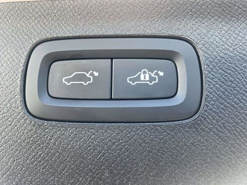 Certified 2023 Volvo XC90 T8 Ultimate w/ Lounge Package image 14