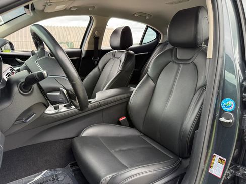 Used 2023 Genesis G70 2.0T RWD image 27