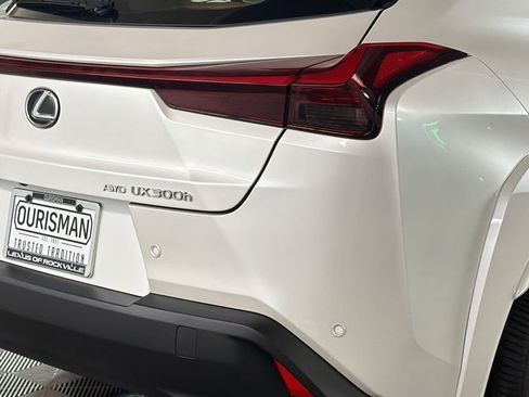 Used 2025 Lexus UX 300h AWD w/ Accessory Package (Z1) image 9