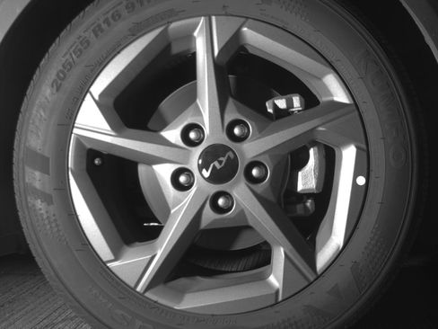 Used 2025 Kia K4 FWD image 13