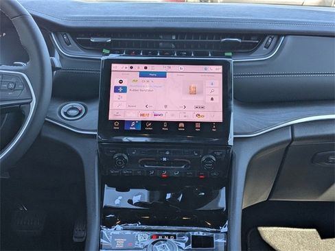 New 2025 Jeep Grand Cherokee Limited image 18