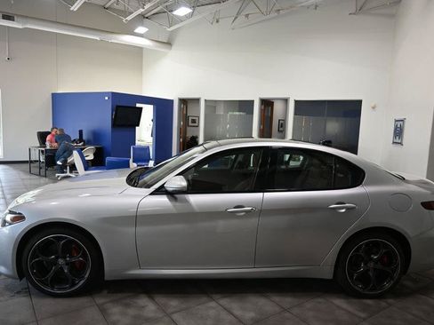 Used 2018 Alfa Romeo Giulia Ti Sport w/ Quick Order Package 22S Sport AWD/4WD image 2