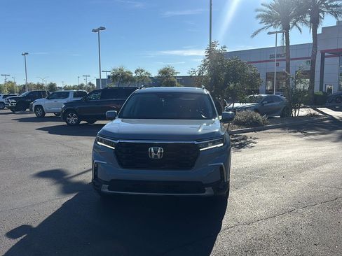 Used 2025 Honda Pilot Elite image 2