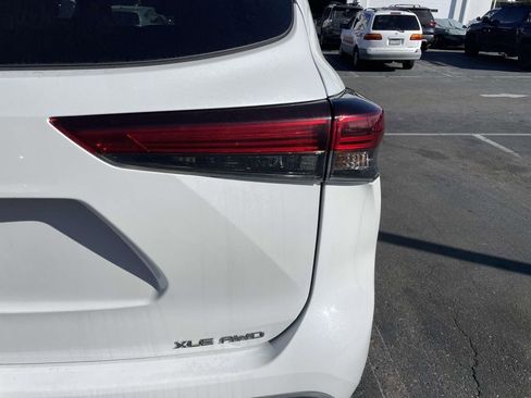 Used 2022 Toyota Highlander XLE image 18