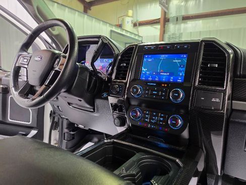 Used 2020 Ford F250 Lariat w/ Lariat Ultimate Package AWD/4WD image 18