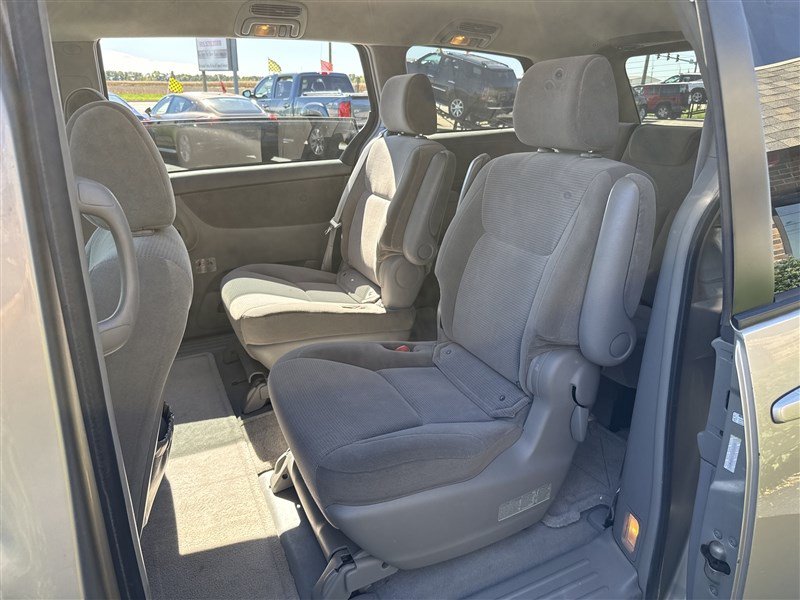 Used 2004 Toyota Sienna LE FWD image 6