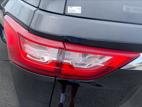 Used 2019 Chevrolet Traverse LT FWD image 29