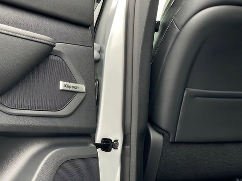 New 2025 Nissan Armada SL w/ Captain's Chari Seat Package image 19