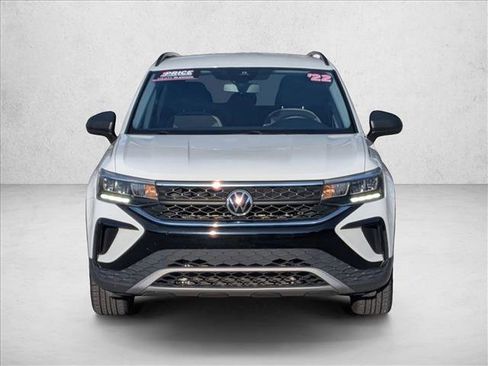 Used 2022 Volkswagen Taos S image 2