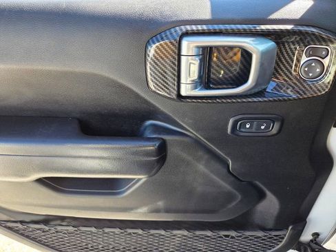 Certified 2021 Jeep Gladiator Willys image 23