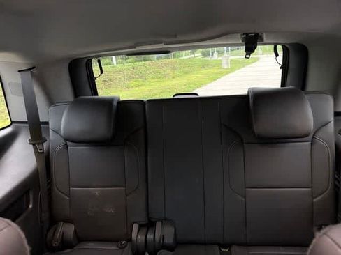 Used 2018 Chevrolet Tahoe LT w/ Luxury Package AWD/4WD image 16