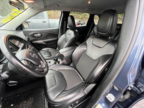Used 2020 Jeep Cherokee Latitude Plus w/ Cold Weather Group AWD/4WD image 21
