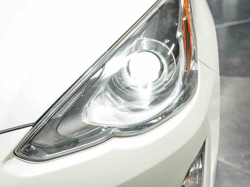 Certified 2016 Toyota Prius C Four image 8