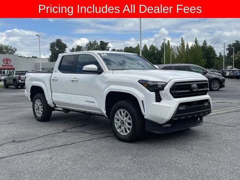 Used 2024 Toyota Tacoma SR5 AWD/4WD image 7