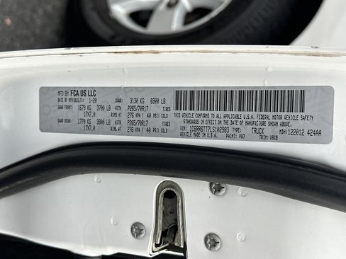 Used 2020 RAM 1500 Classic SLT image 28