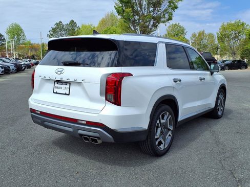 Used 2024 Hyundai Palisade SEL FWD image 2