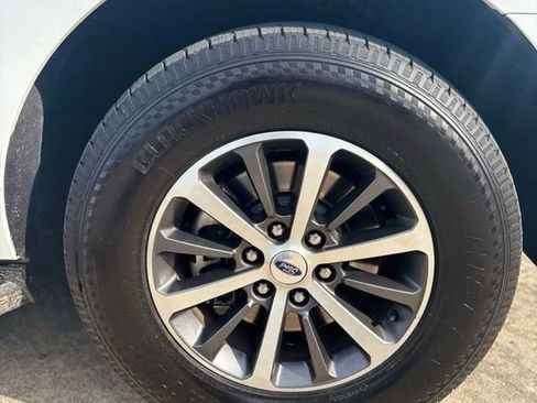 Used 2019 Ford Expedition XLT RWD image 12
