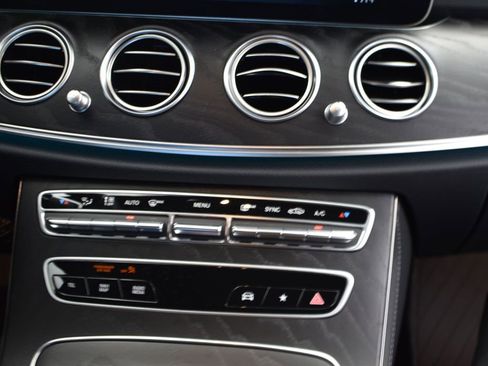 Used 2022 Mercedes-Benz E 350 Sedan image 25