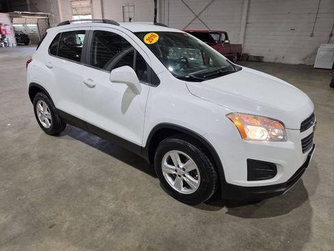 Used 2016 Chevrolet Trax LT w/ LT Convenience Package AWD/4WD image 16