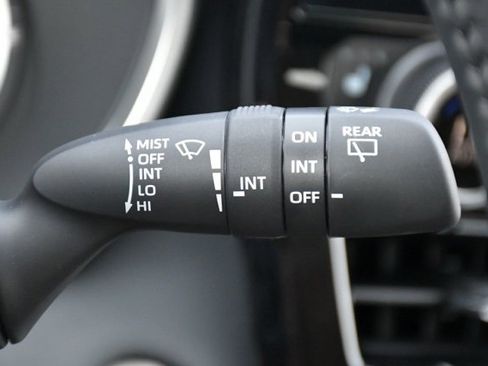 Used 2025 Toyota Highlander XLE image 34