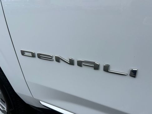Used 2024 GMC Yukon XL Denali w/ Advanced Technology Package AWD/4WD image 35
