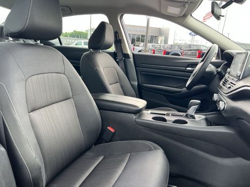 Used 2025 Nissan Altima 2.5 SV FWD image 25
