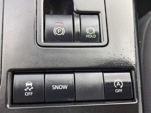 Used 2022 Toyota Highlander LE FWD image 27