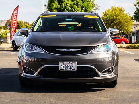Used 2020 Chrysler Pacifica Limited FWD image 2