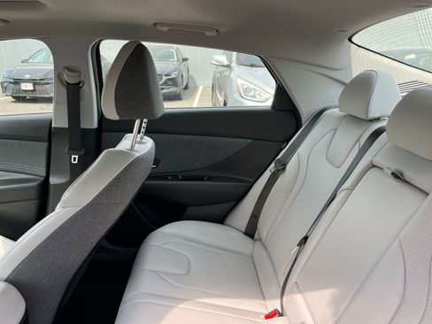 Used 2025 Hyundai Elantra Limited FWD image 41