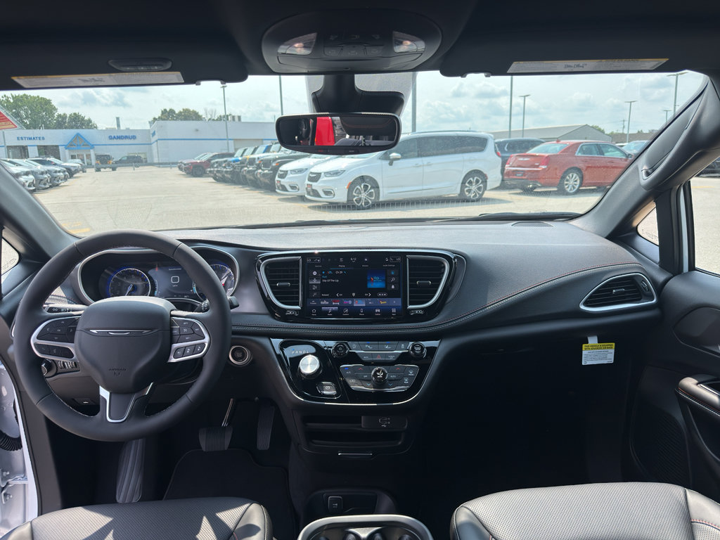 New 2027 Chrysler Pacifica Select FWD image 28
