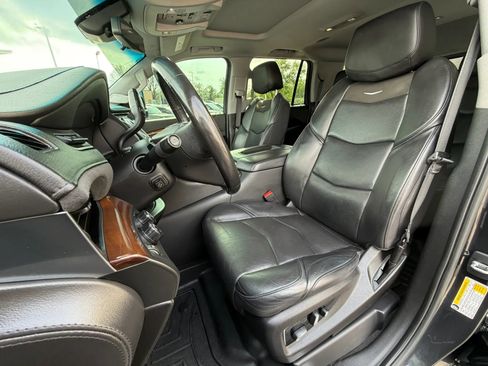 Used 2019 Cadillac Escalade Luxury image 21