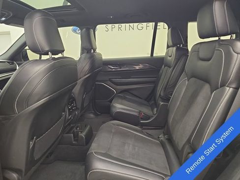 Used 2022 Jeep Grand Cherokee L Laredo AWD/4WD image 17
