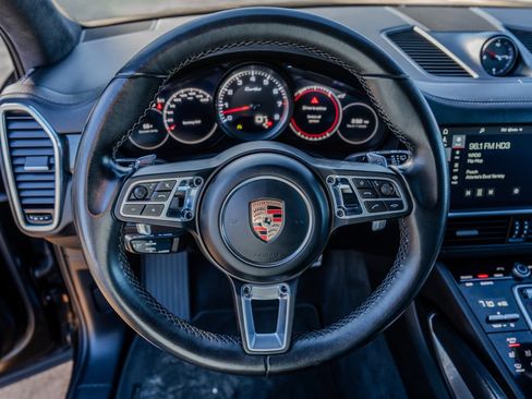 Used 2019 Porsche Cayenne Turbo w/ Sportdesign Package image 15