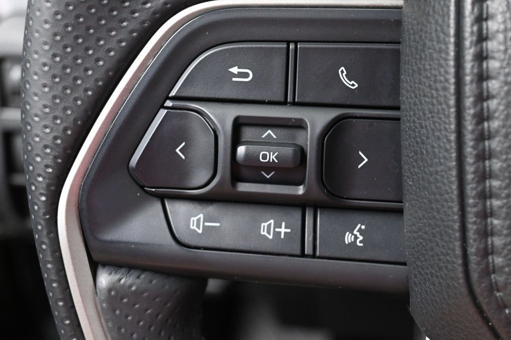 Used 2025 Toyota 4Runner SR5 AWD/4WD image 16
